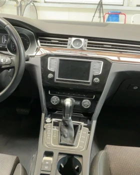 VW Passat 2.0TDI 190 4Motion LANE ASSIST DISTRONIC 4x | Mobile.bg    9