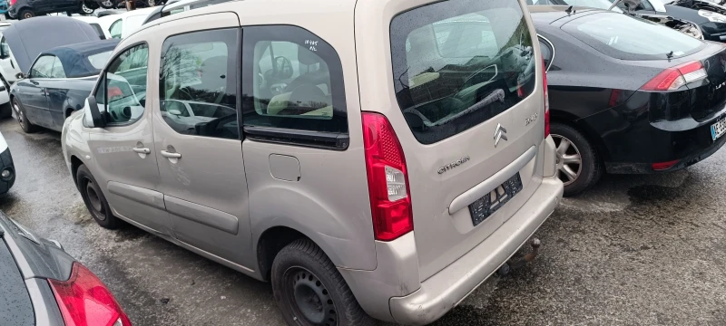 Citroen Berlingo 1.6 HDi, снимка 6 - Автомобили и джипове - 29421628
