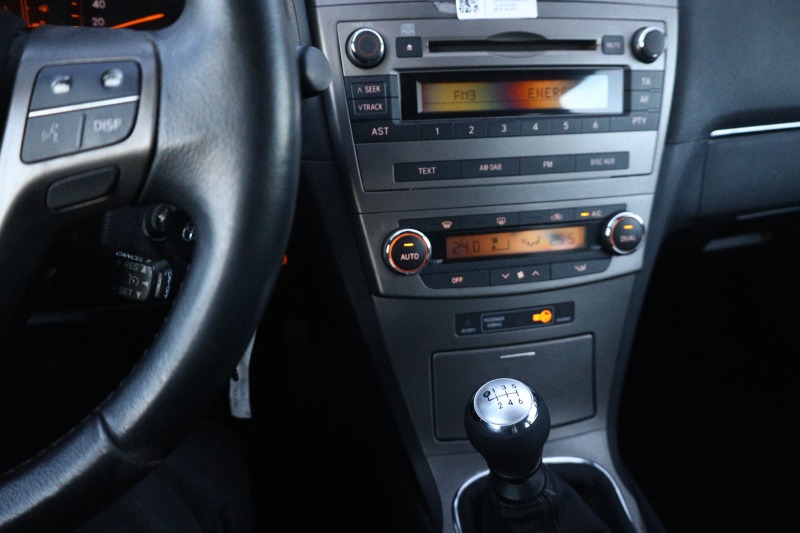 Toyota Avensis 2.0 D-4D 126 к.с.*6 скорости* ТЕМПОМАТ*КЛИМАТРОНИК, снимка 17 - Автомобили и джипове - 39781582