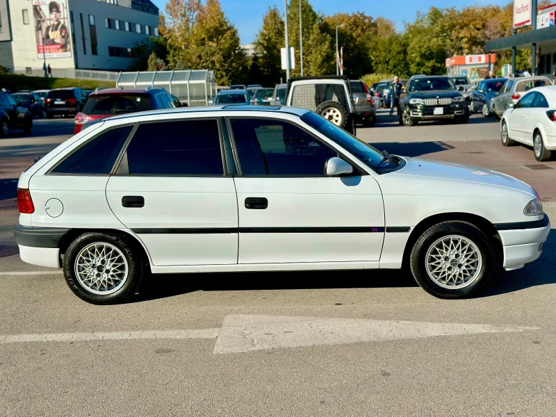 Opel Astra 1.6mi, снимка 2 - Автомобили и джипове - 48146824