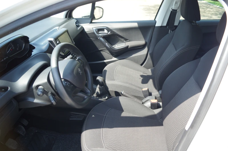 Peugeot 208 1.6d , снимка 9 - Автомобили и джипове - 51338341