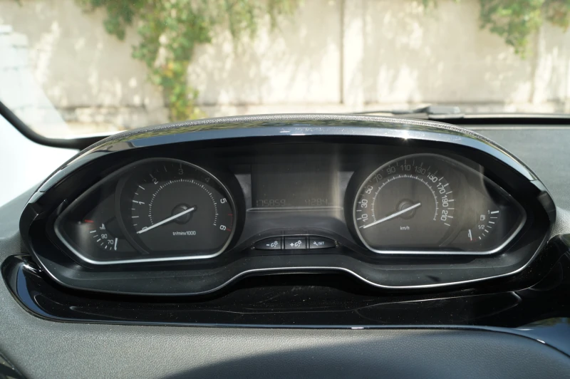 Peugeot 208 1.6d , снимка 17 - Автомобили и джипове - 51338341