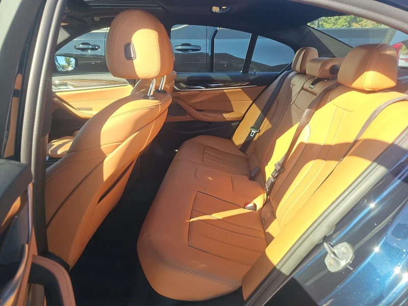 BMW 530E * XDRIVE* LUXURY LINE* DIGITAL* MEMORY* PODGREV* , снимка 16 - Автомобили и джипове - 52326874
