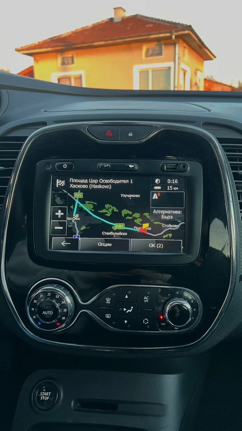 Renault Captur, снимка 6 - Автомобили и джипове - 52928219