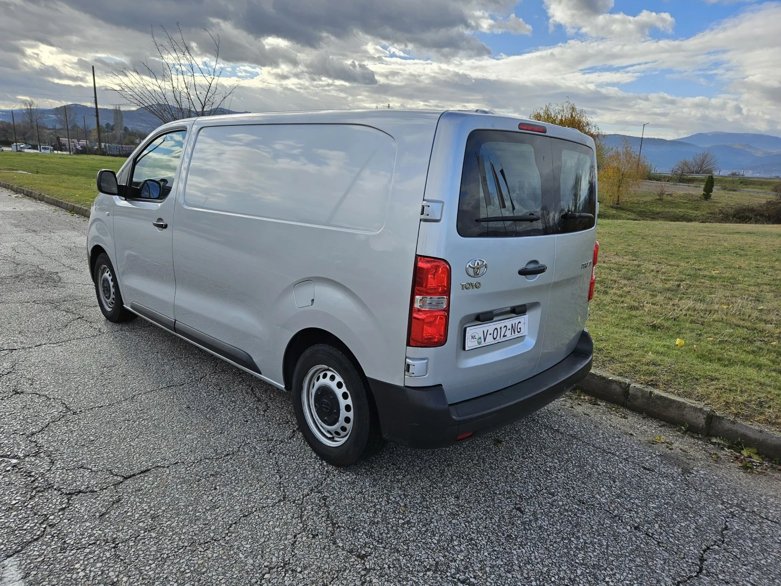 Toyota Proace City 1.6d  - изображение 6