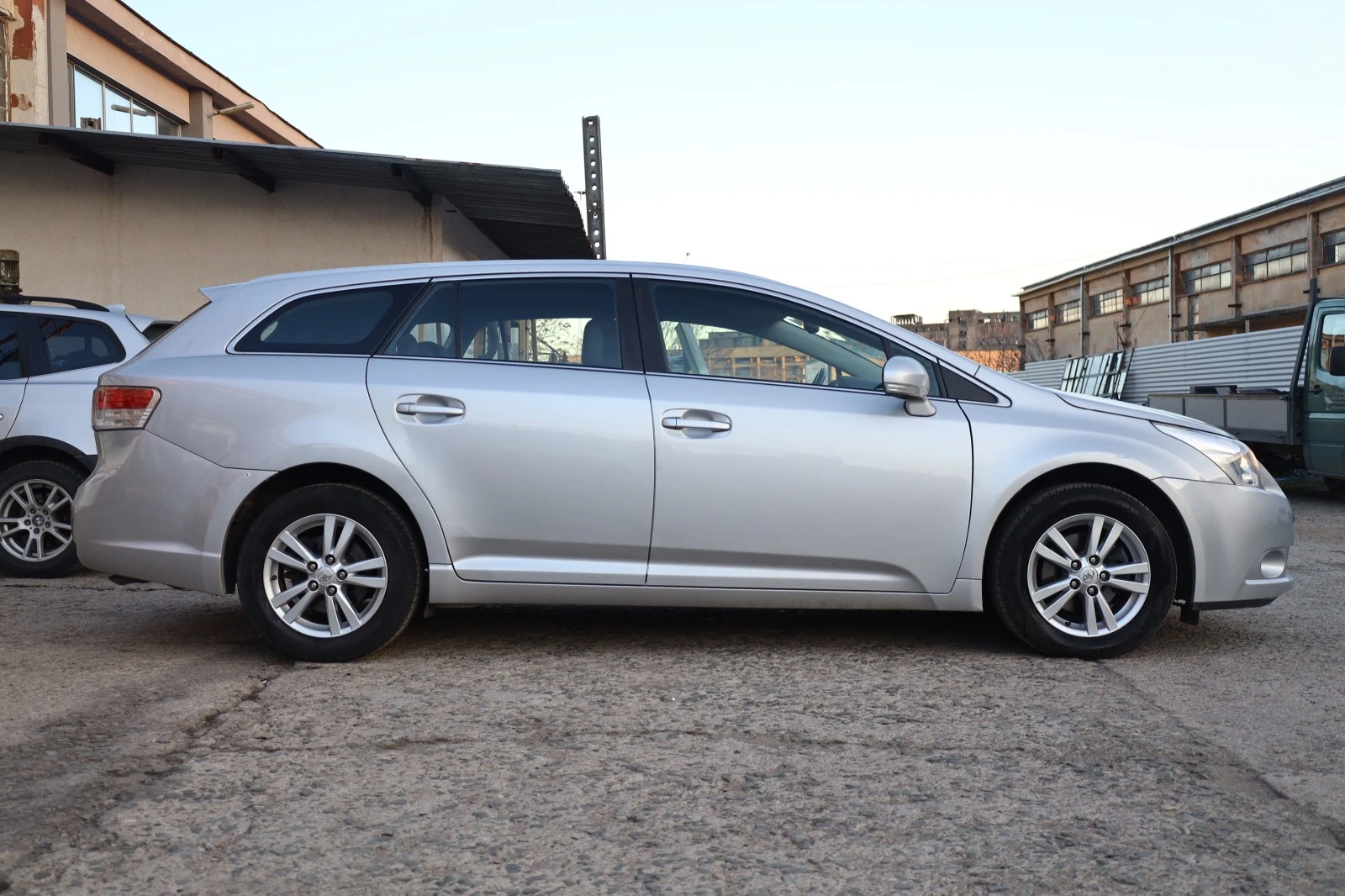 Toyota Avensis 2.0 D-4D 126 к.с.*6 скорости* ТЕМПОМАТ*КЛИМАТРОНИК - изображение 4