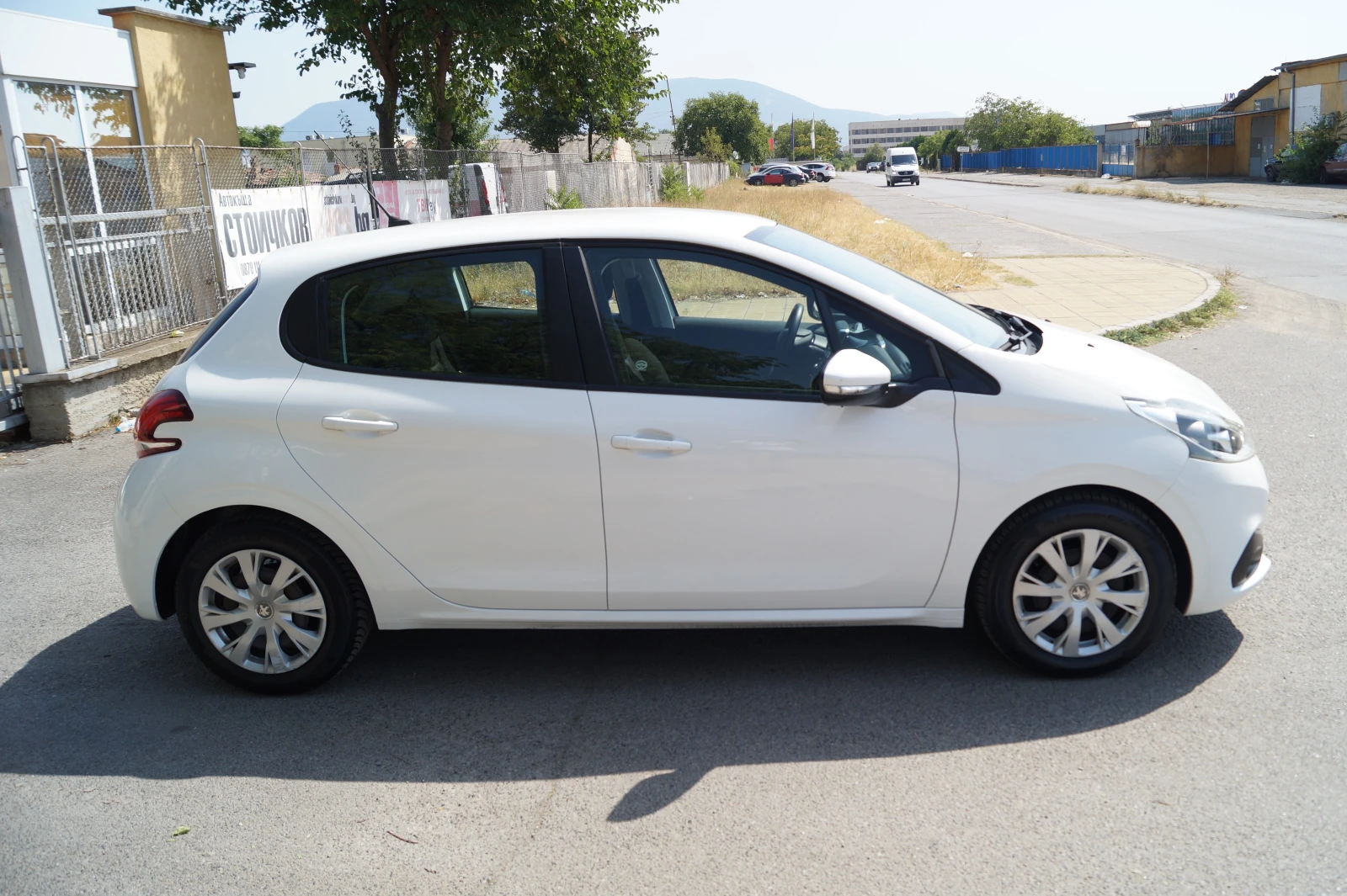 Peugeot 208 1.6d  - изображение 4