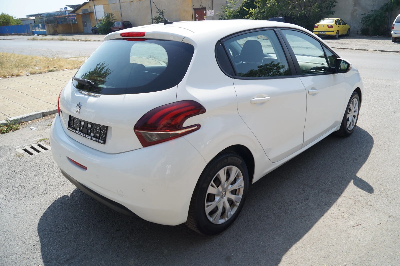 Peugeot 208 1.6d  - изображение 5