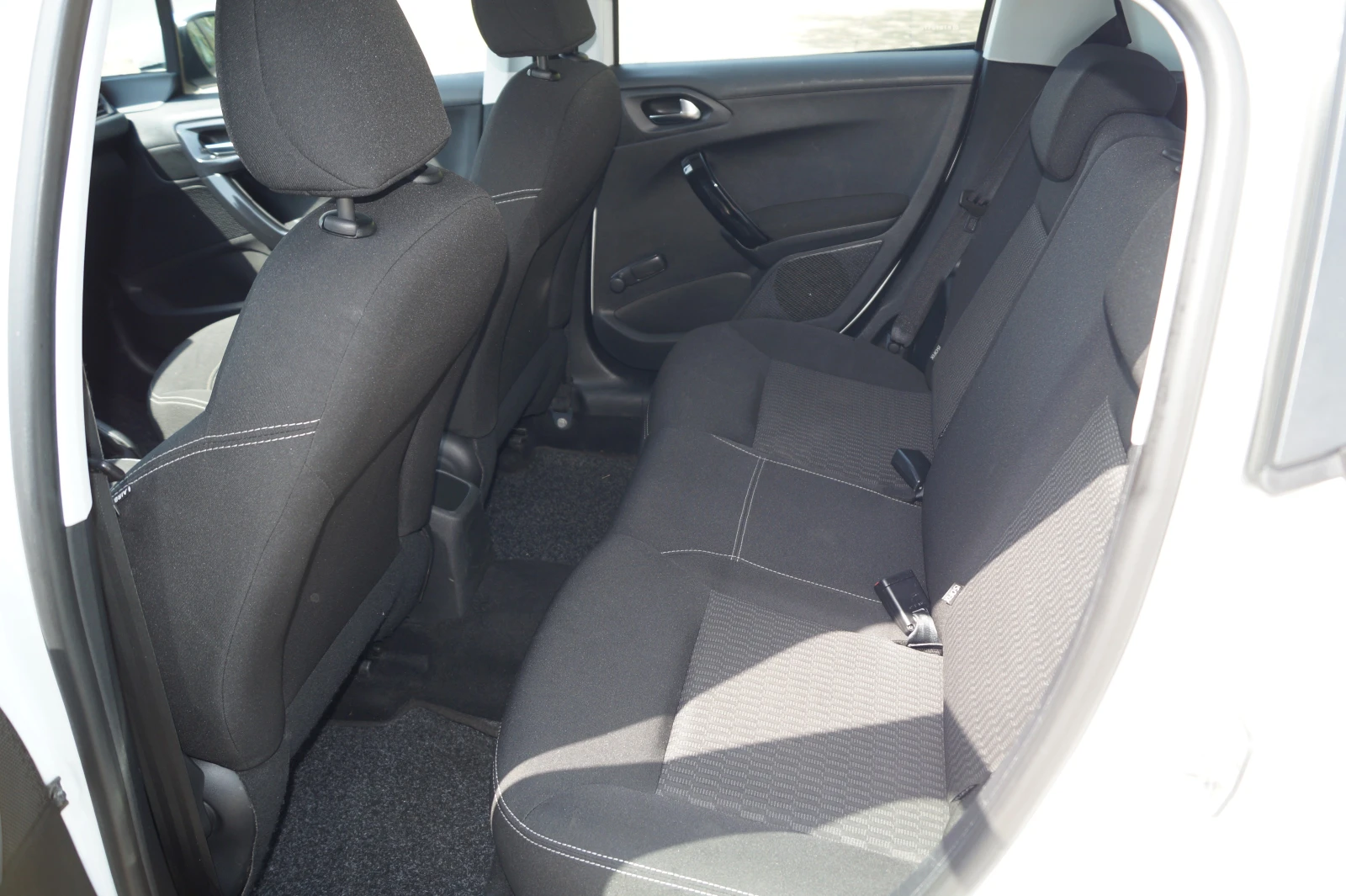 Peugeot 208 1.6d  - изображение 10