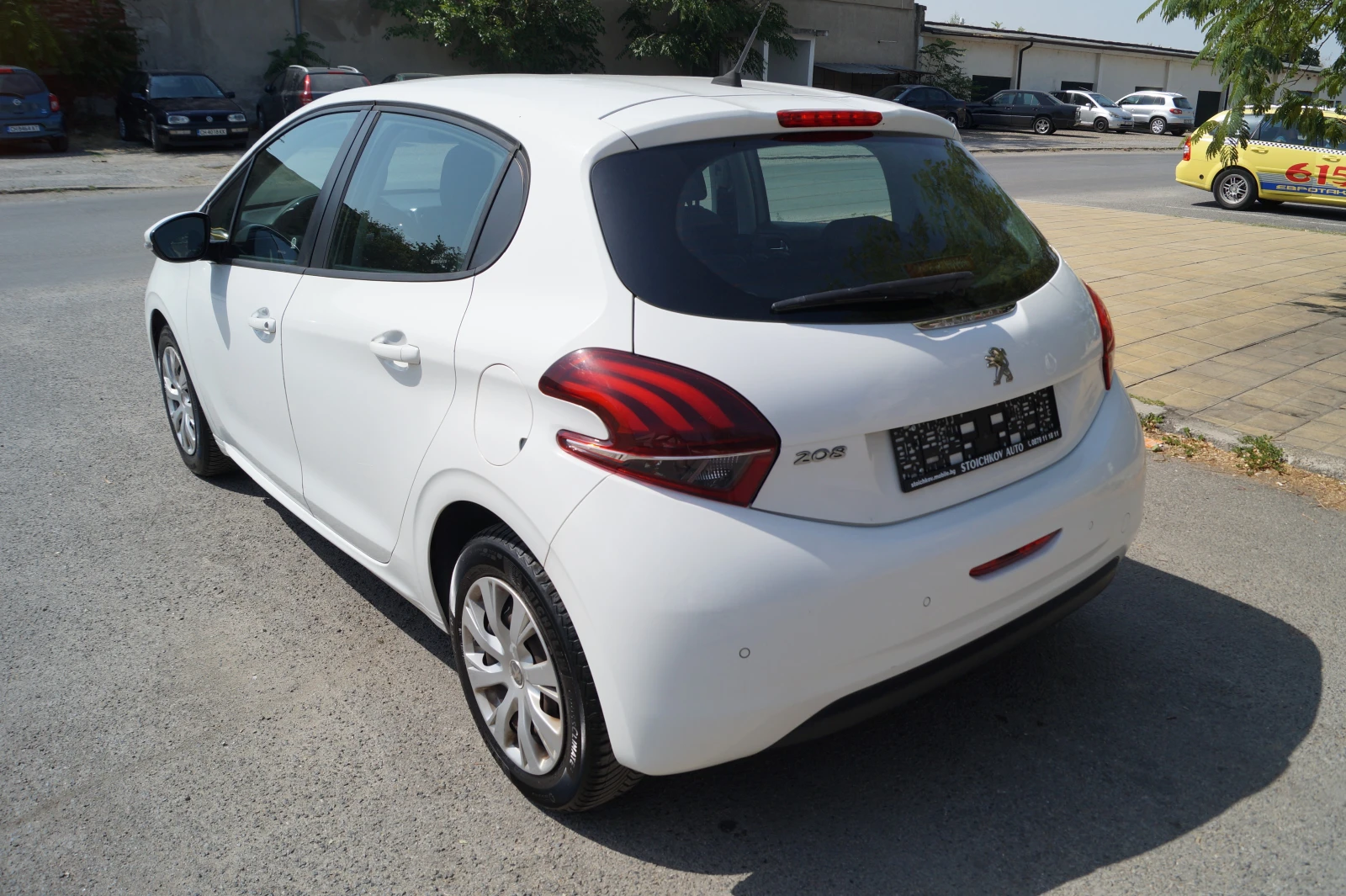 Peugeot 208 1.6d  - изображение 7