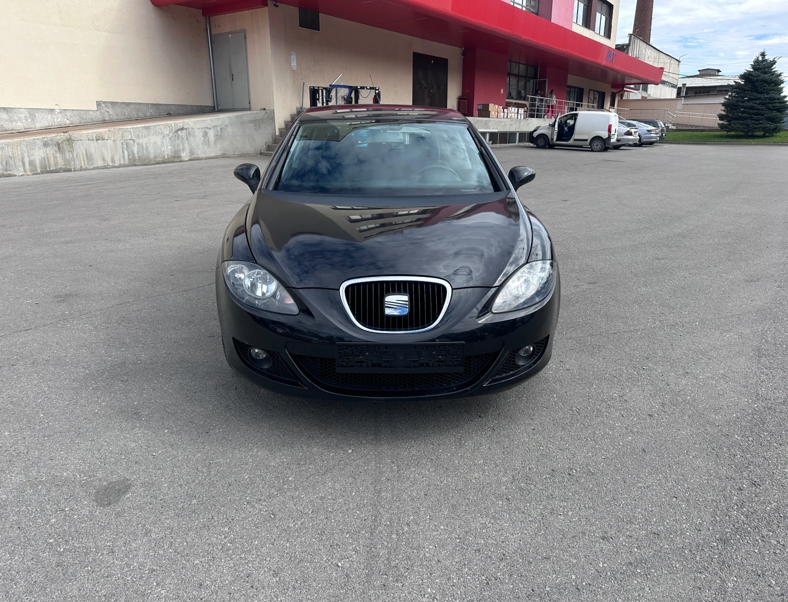 Seat Leon 1.4i - КЛИМАТИК - РЕАЛНИ КИЛОМЕТРИ - изображение 2