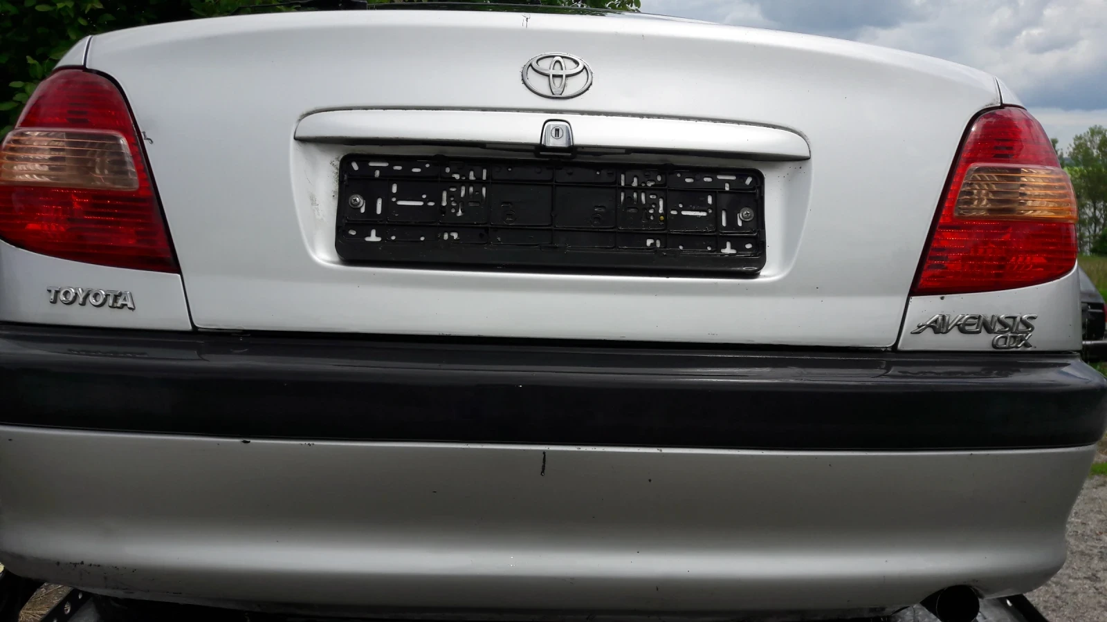 Toyota Avensis 2броя