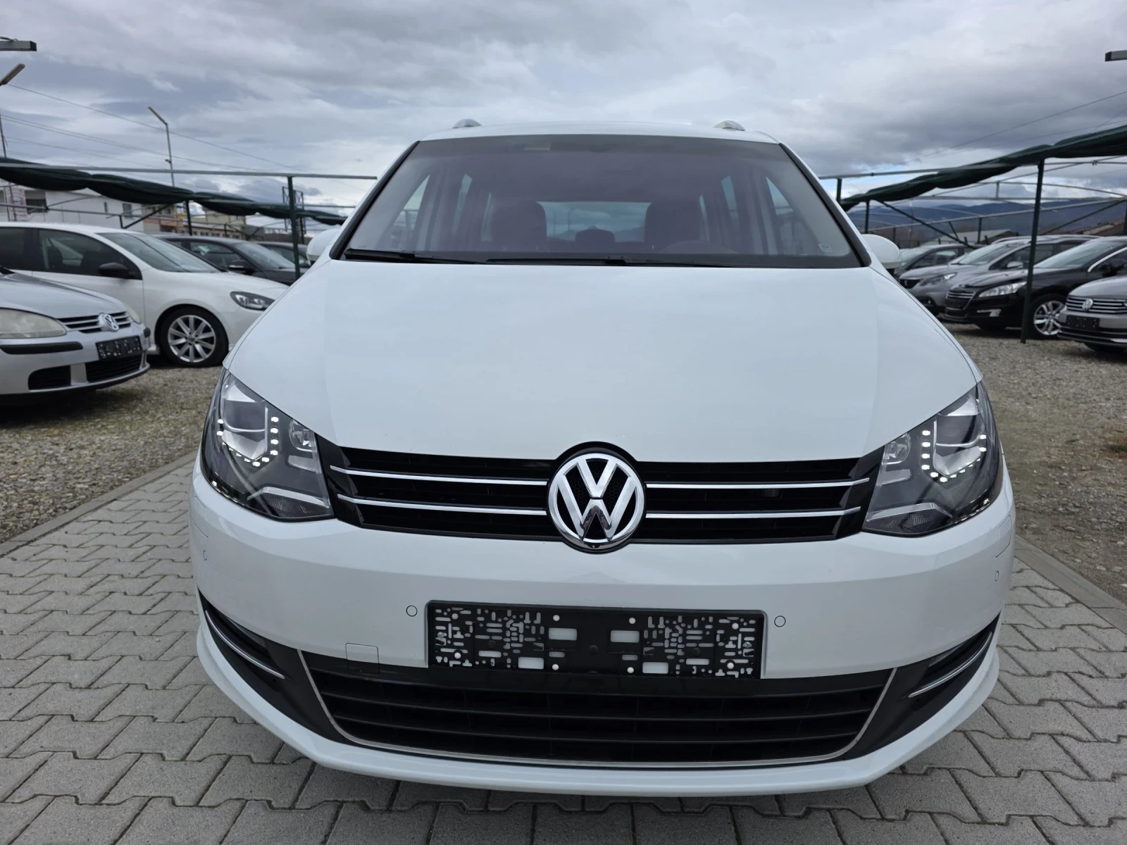 VW Sharan 2.0TDi DSG High-line 177k Лизинг, снимка 2 - Автомобили и джипове - 53958368