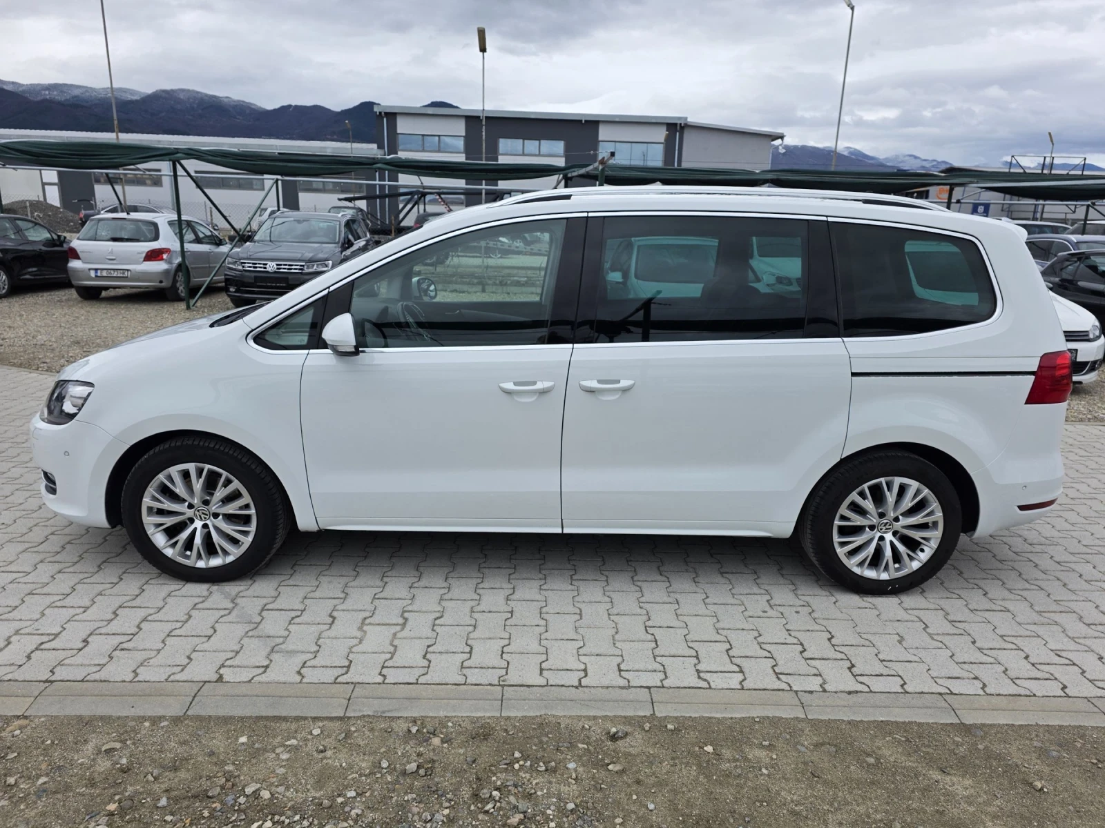VW Sharan 2.0TDi DSG High-line 177k Лизинг, снимка 4 - Автомобили и джипове - 53958368