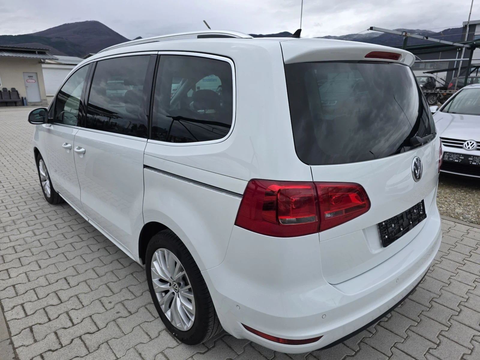 VW Sharan 2.0TDi DSG High-line 177k Лизинг, снимка 5 - Автомобили и джипове - 53958368