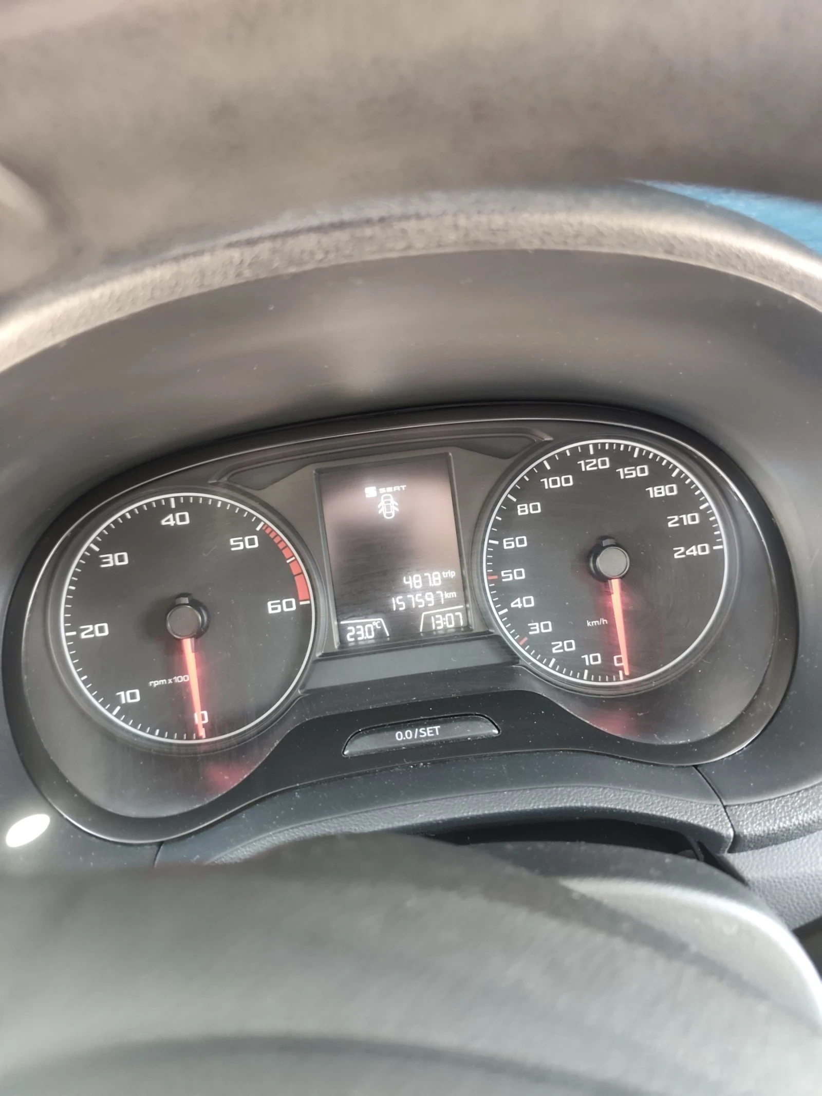 Seat Ibiza Seat Ibiza 1.4 75кс., снимка 10 - Автомобили и джипове - 54243645