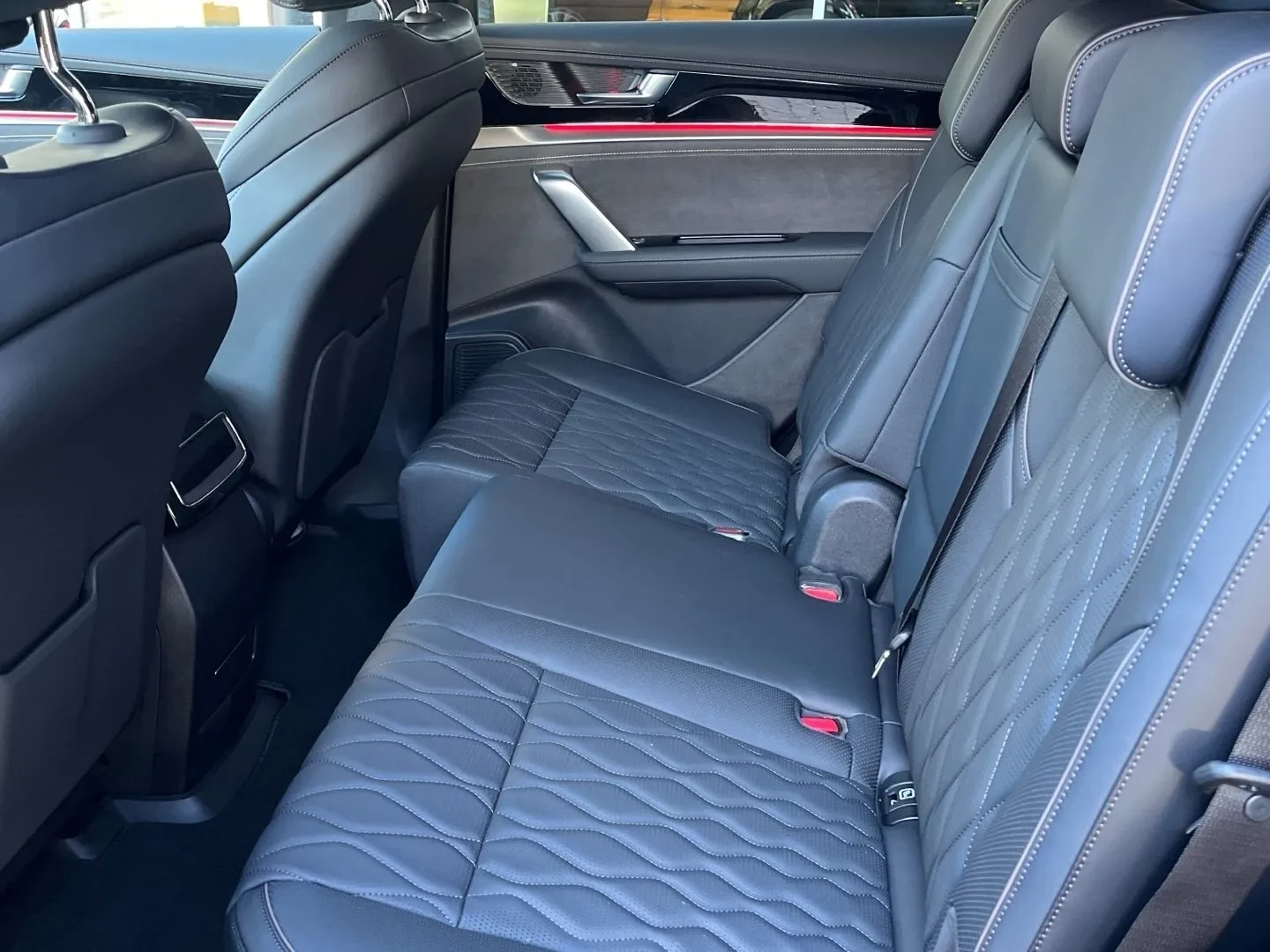 BYD Tang Flagship 7-местен, снимка 11 - Автомобили и джипове - 54763454