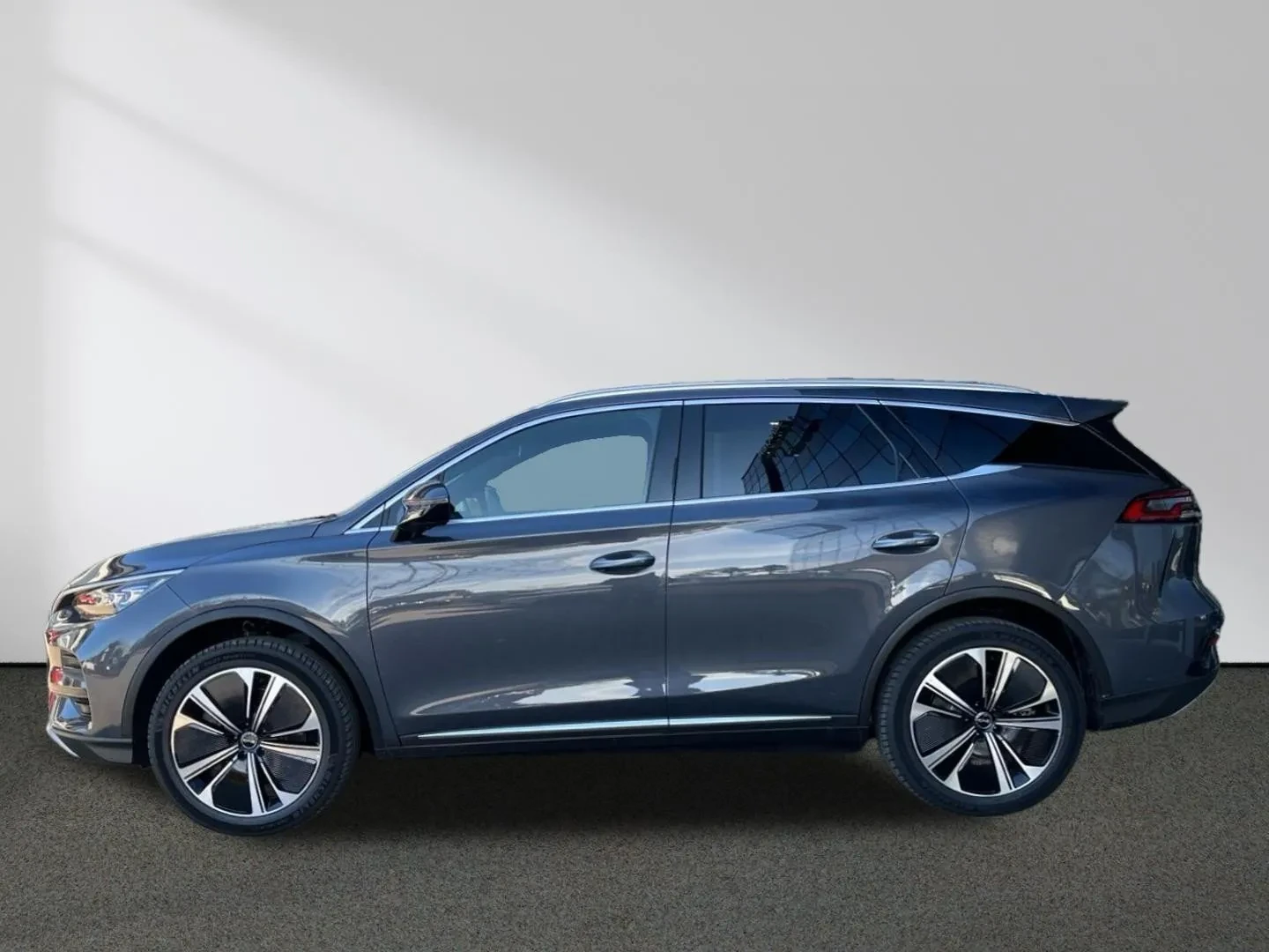 BYD Tang Flagship 7-местен, снимка 3 - Автомобили и джипове - 54763454