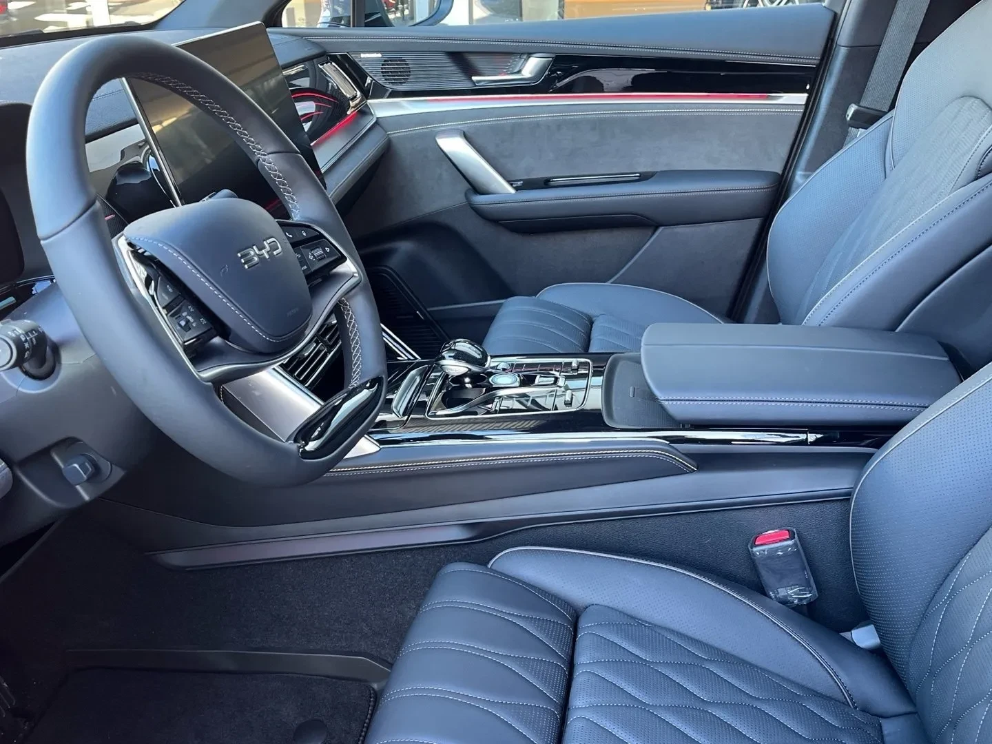 BYD Tang Flagship 7-местен, снимка 9 - Автомобили и джипове - 54763454