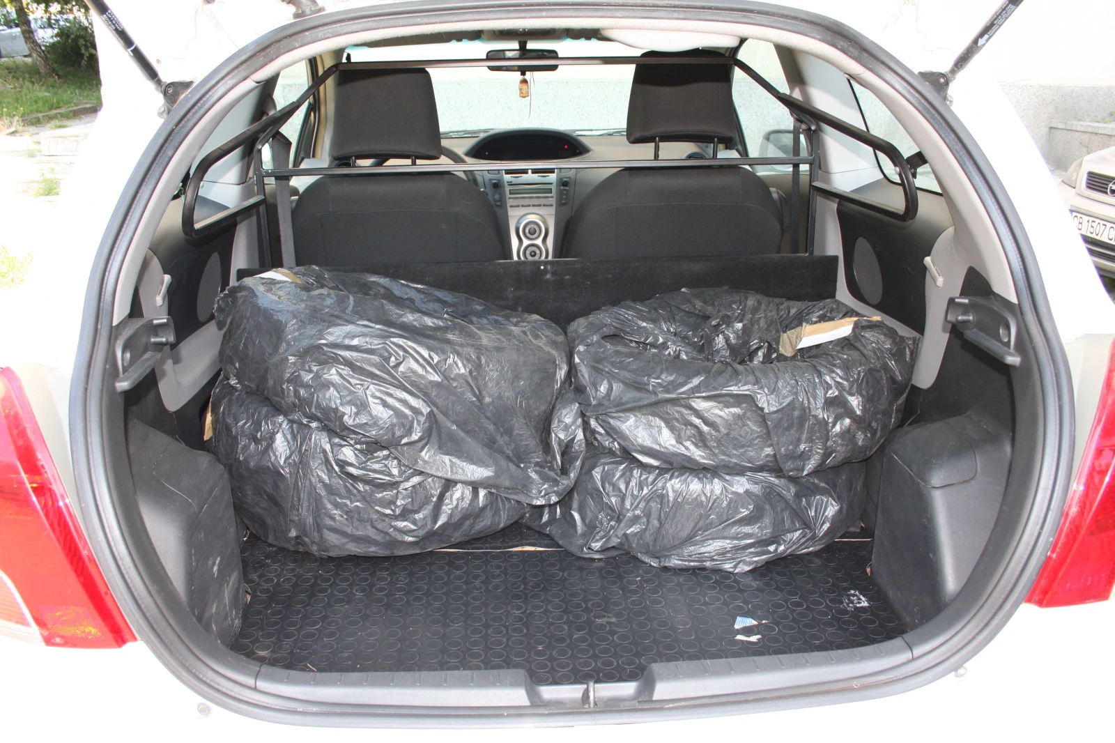 Toyota Yaris товарен, снимка 6 - Автомобили и джипове - 55060889