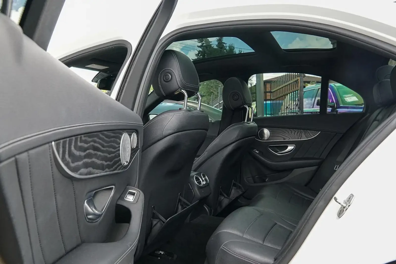 Mercedes-Benz C 400 Burmester* 4M* Пано* Carbon* Без Инциденти, снимка 9 - Автомобили и джипове - 55789940