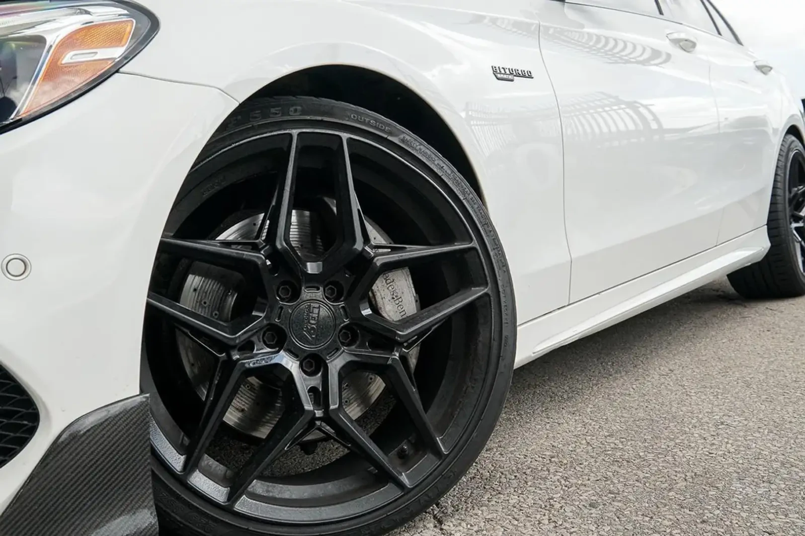 Mercedes-Benz C 400 Burmester* 4M* Пано* Carbon* Без Инциденти, снимка 2 - Автомобили и джипове - 55789940