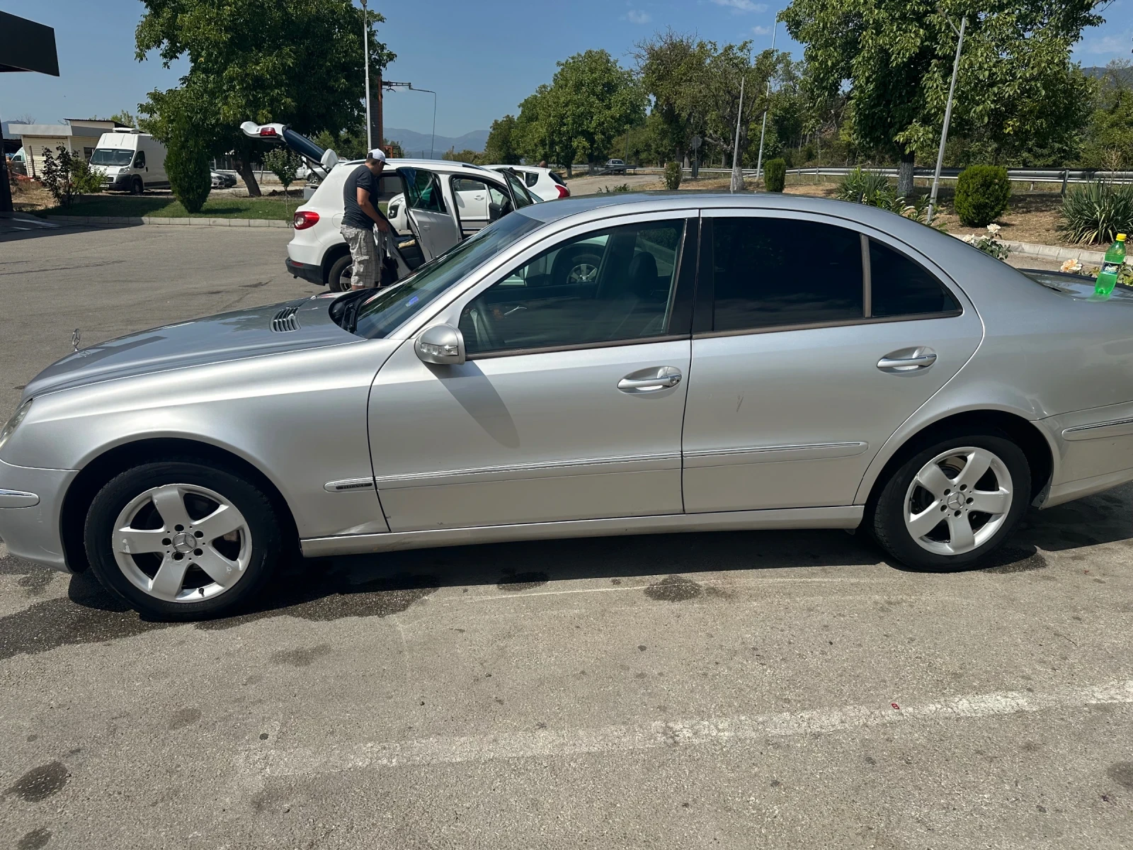 Mercedes-Benz E 270 2.7 cdi, снимка 13 - Автомобили и джипове - 55961531