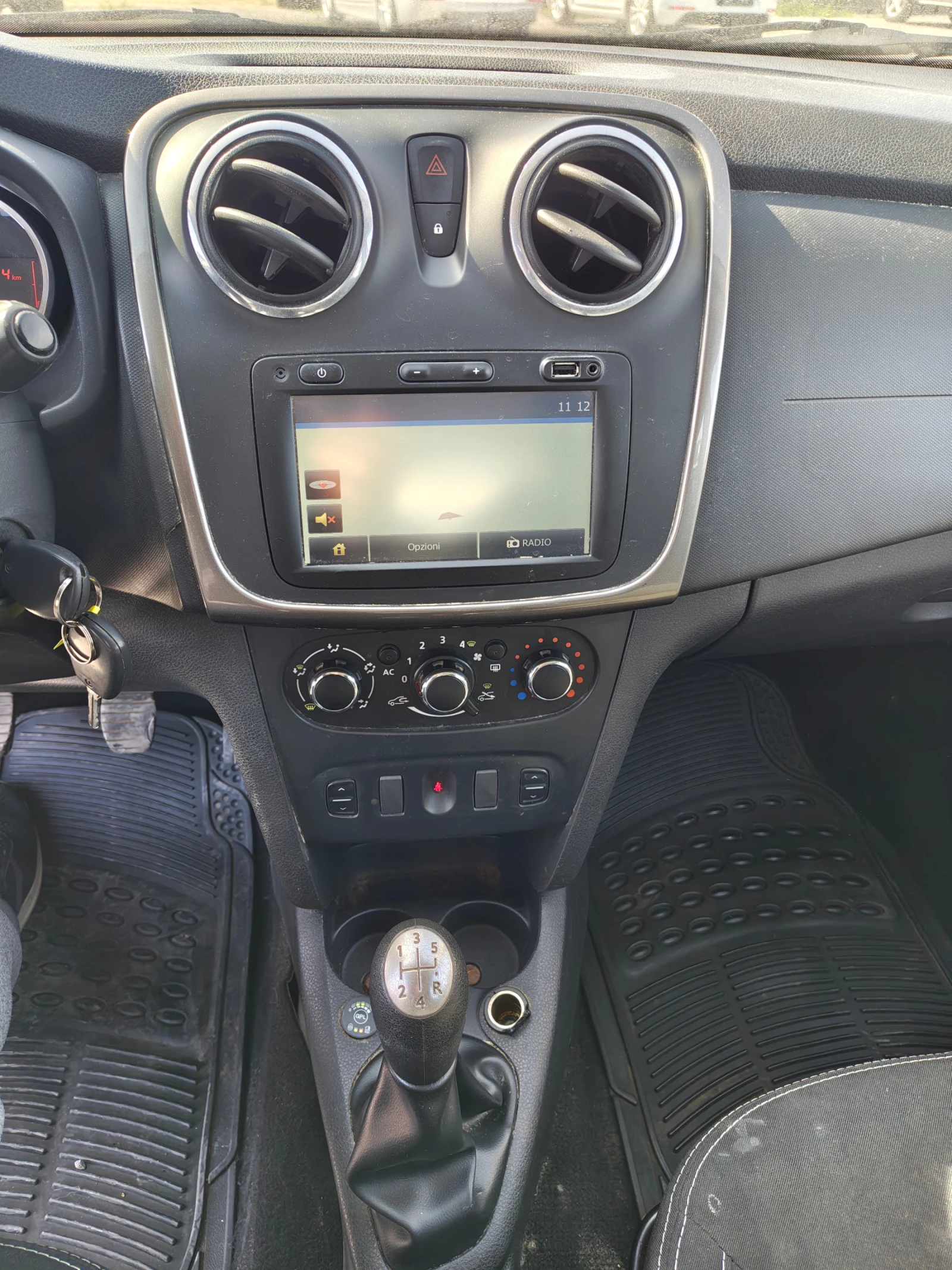 Dacia Nova 1.2 I GAZ !!!, снимка 15 - Автомобили и джипове - 56409906