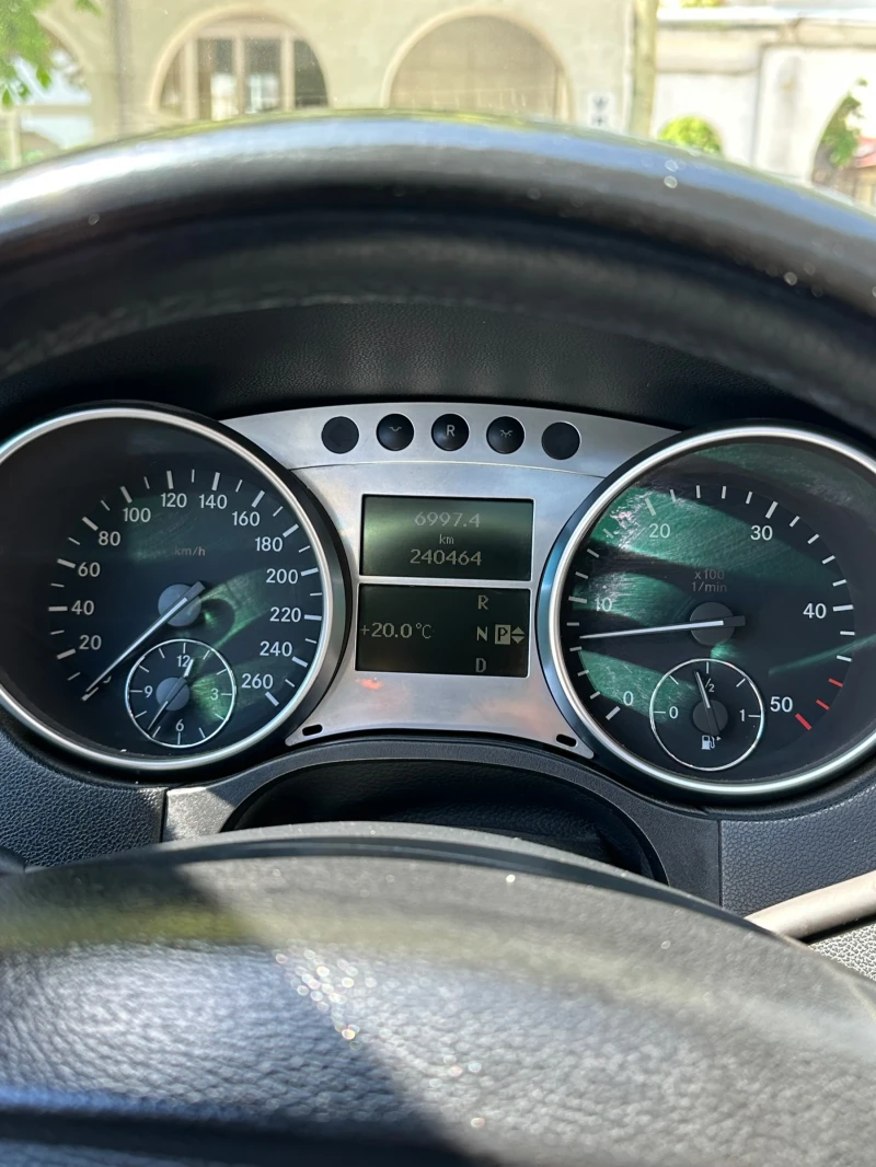 Mercedes-Benz ML 320, снимка 7 - Автомобили и джипове - 51914360