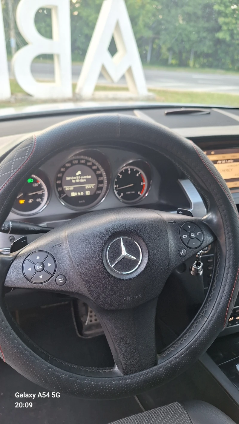 Mercedes-Benz GLK 220, снимка 11 - Автомобили и джипове - 52033267