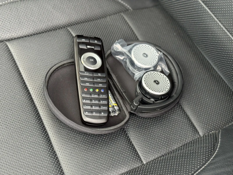 Mercedes-Benz GL 550 AMG PKG | PANO | REAR TVS | 360 CAMERA, снимка 17 - Автомобили и джипове - 53489593