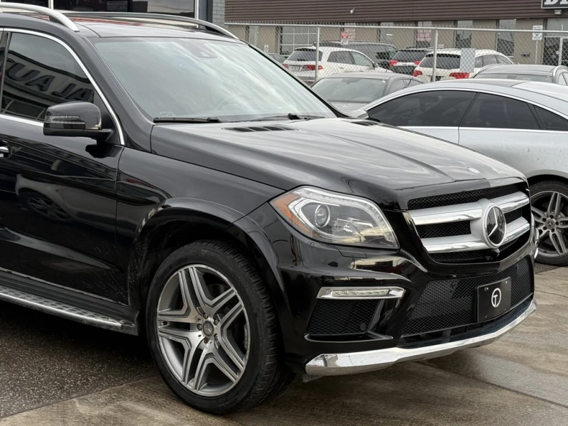 Mercedes-Benz GL 550 AMG PKG | PANO | REAR TVS | 360 CAMERA, снимка 3 - Автомобили и джипове - 53489593