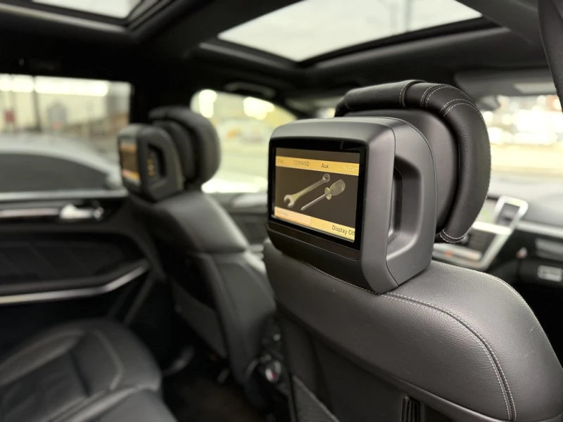 Mercedes-Benz GL 550 AMG PKG | PANO | REAR TVS | 360 CAMERA, снимка 14 - Автомобили и джипове - 53489593