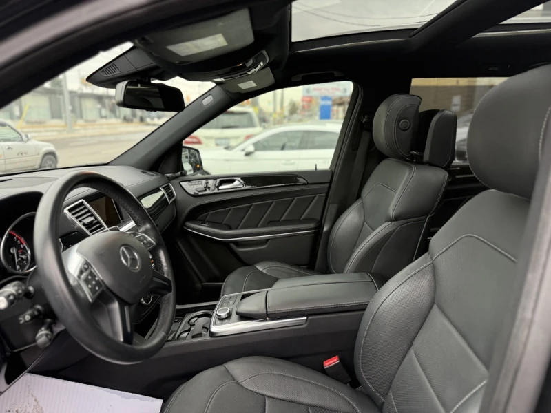 Mercedes-Benz GL 550 AMG PKG | PANO | REAR TVS | 360 CAMERA, снимка 13 - Автомобили и джипове - 53489593