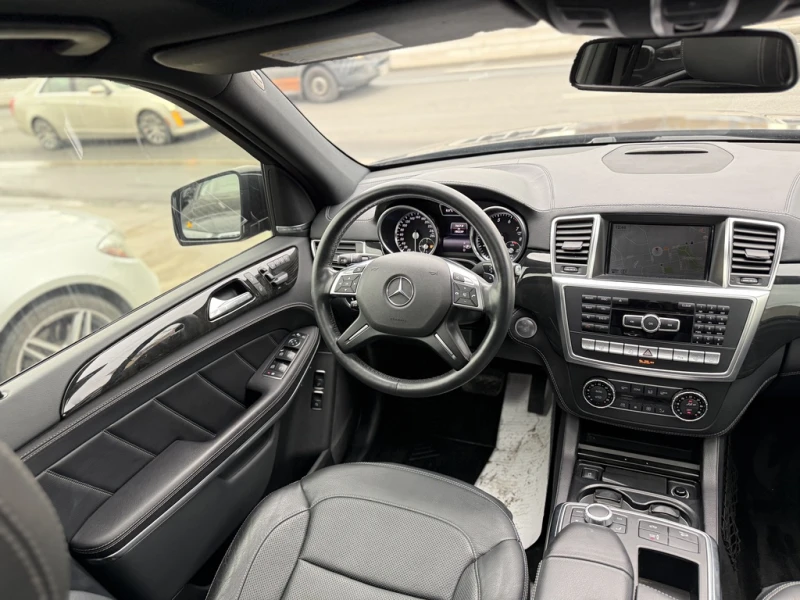 Mercedes-Benz GL 550 AMG PKG | PANO | REAR TVS | 360 CAMERA, снимка 9 - Автомобили и джипове - 53489593