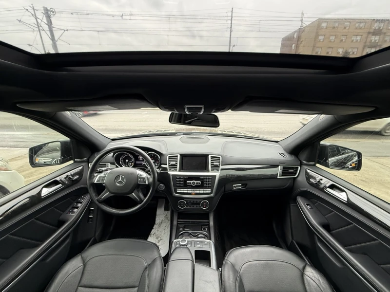 Mercedes-Benz GL 550 AMG PKG | PANO | REAR TVS | 360 CAMERA, снимка 12 - Автомобили и джипове - 53489593