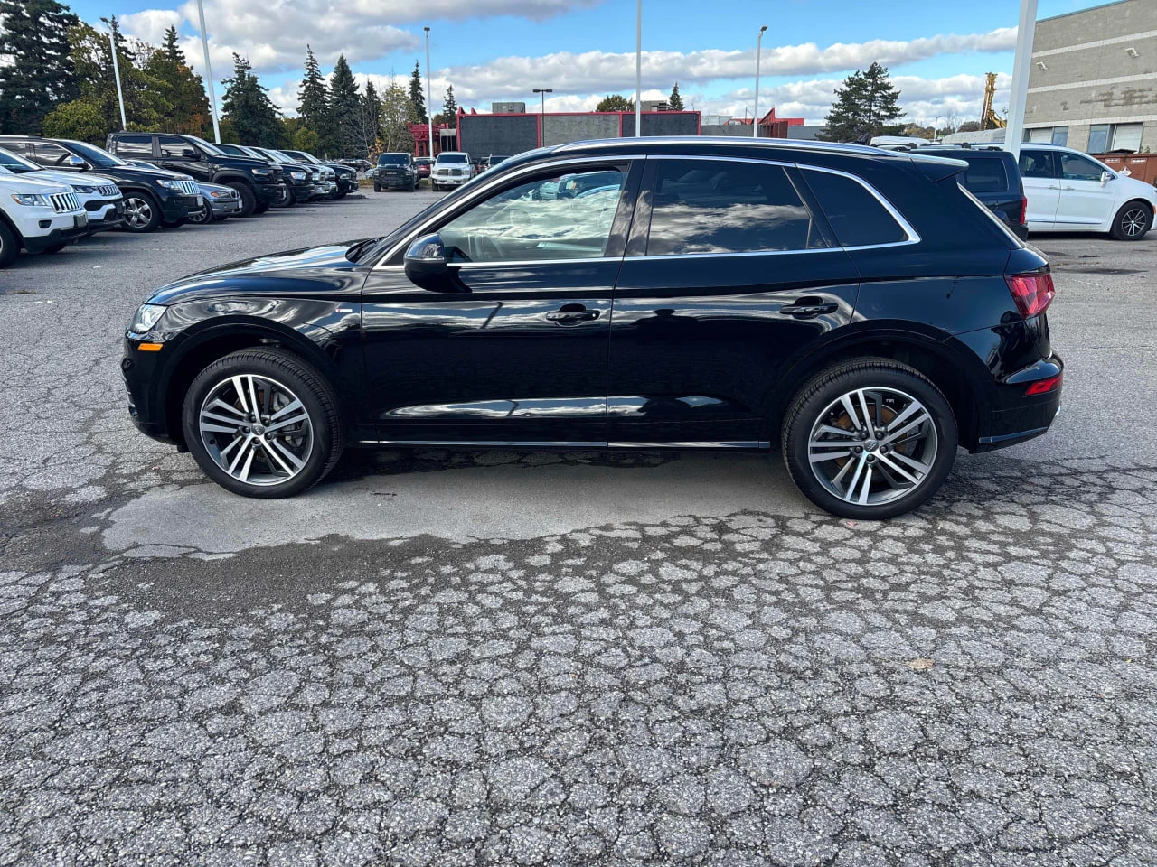 Audi Q5 * АВТО КРЕДИТ* ЦЕНА ДО БГ * СЕРВИЗНА ИСТОРИЯ *  - изображение 4