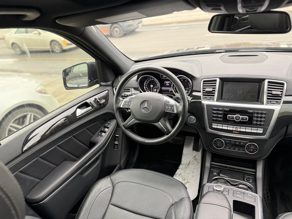 Mercedes-Benz GL 550 AMG PKG | PANO | REAR TVS | 360 CAMERA - изображение 9