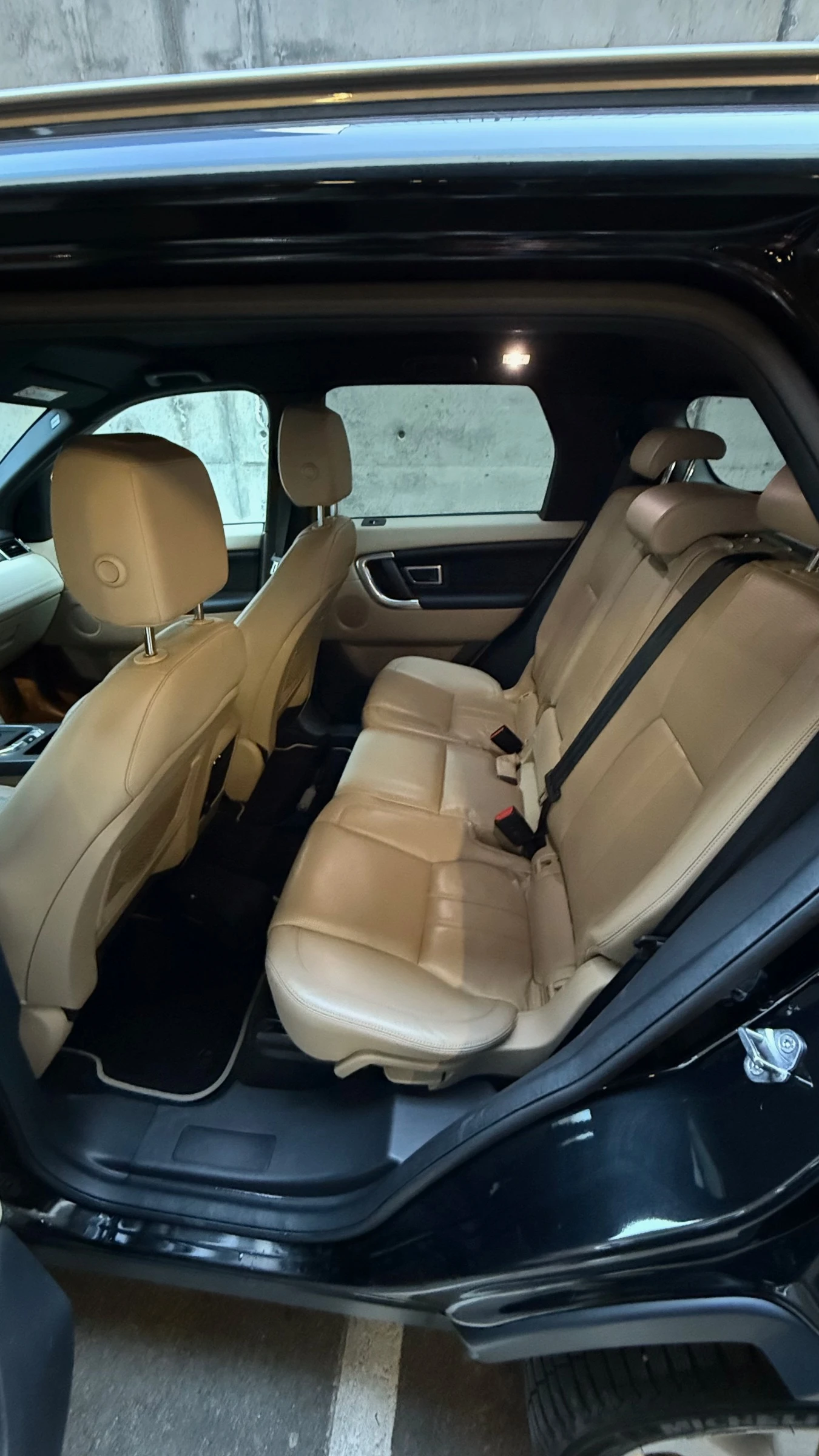 Land Rover Discovery Sport 2.0 Diesel Automatic 4x4, снимка 12 - Автомобили и джипове - 55302167