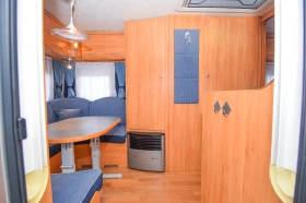 Каравана Adria Adora 472 LU+ ФОРСЕЛТ/МОТО МУВЪР/ПОДОВО ОТОПЛЕНИЕ, снимка 8