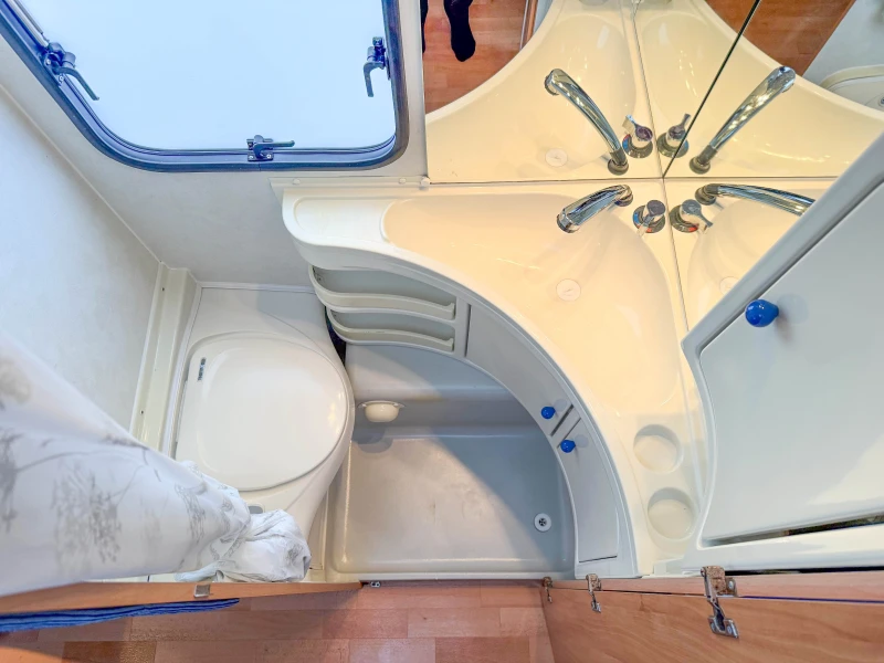 Каравана Adria Adora 472 LU+ ФОРСЕЛТ/МОТО МУВЪР/ПОДОВО ОТОПЛЕНИЕ, снимка 14 - Каравани и кемпери - 52861577