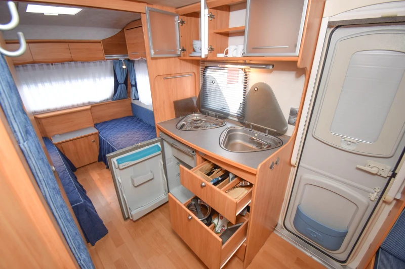 Каравана Adria Adora 472 LU+ ФОРСЕЛТ/МОТО МУВЪР/ПОДОВО ОТОПЛЕНИЕ, снимка 12 - Каравани и кемпери - 52861577