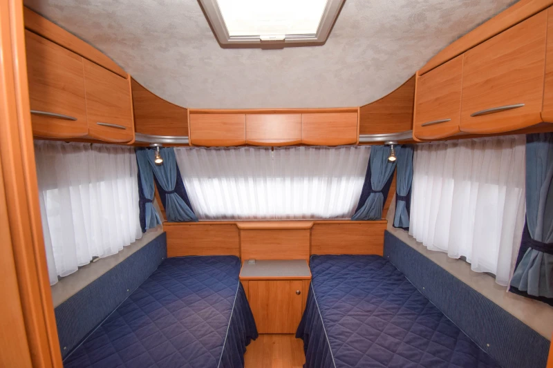 Каравана Adria Adora 472 LU+ ФОРСЕЛТ/МОТО МУВЪР/ПОДОВО ОТОПЛЕНИЕ, снимка 15 - Каравани и кемпери - 52861577