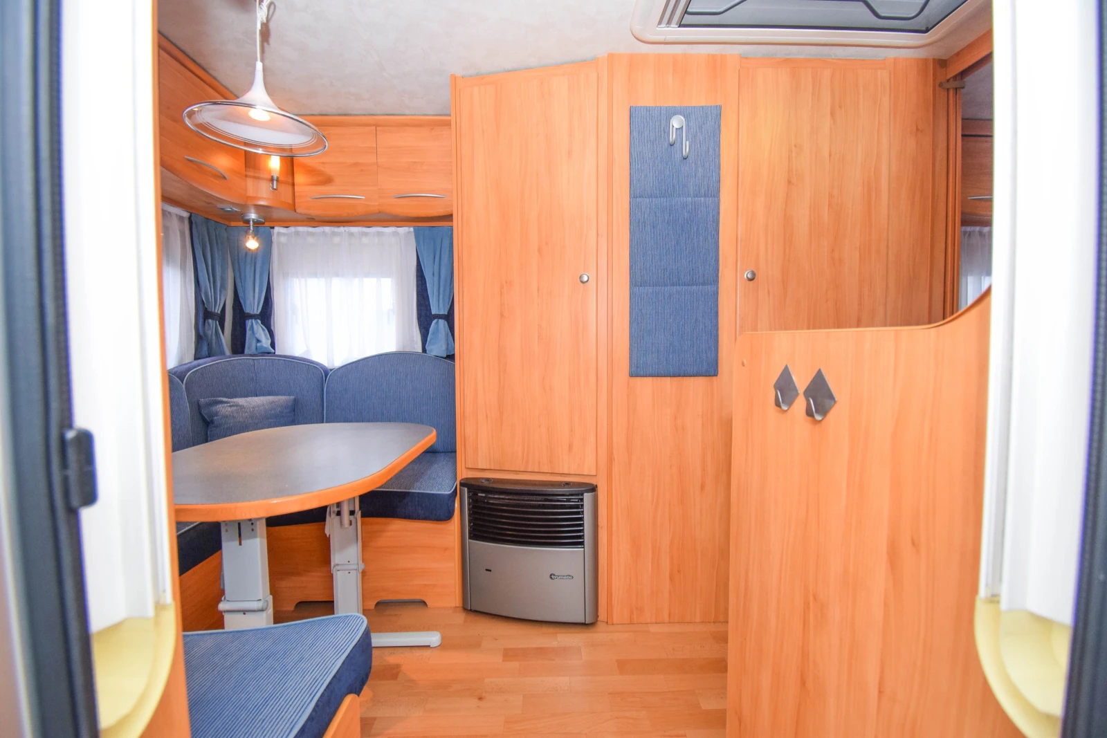 Каравана Adria Adora 472 LU+ ФОРСЕЛТ/МОТО МУВЪР/ПОДОВО ОТОПЛЕНИЕ - изображение 8