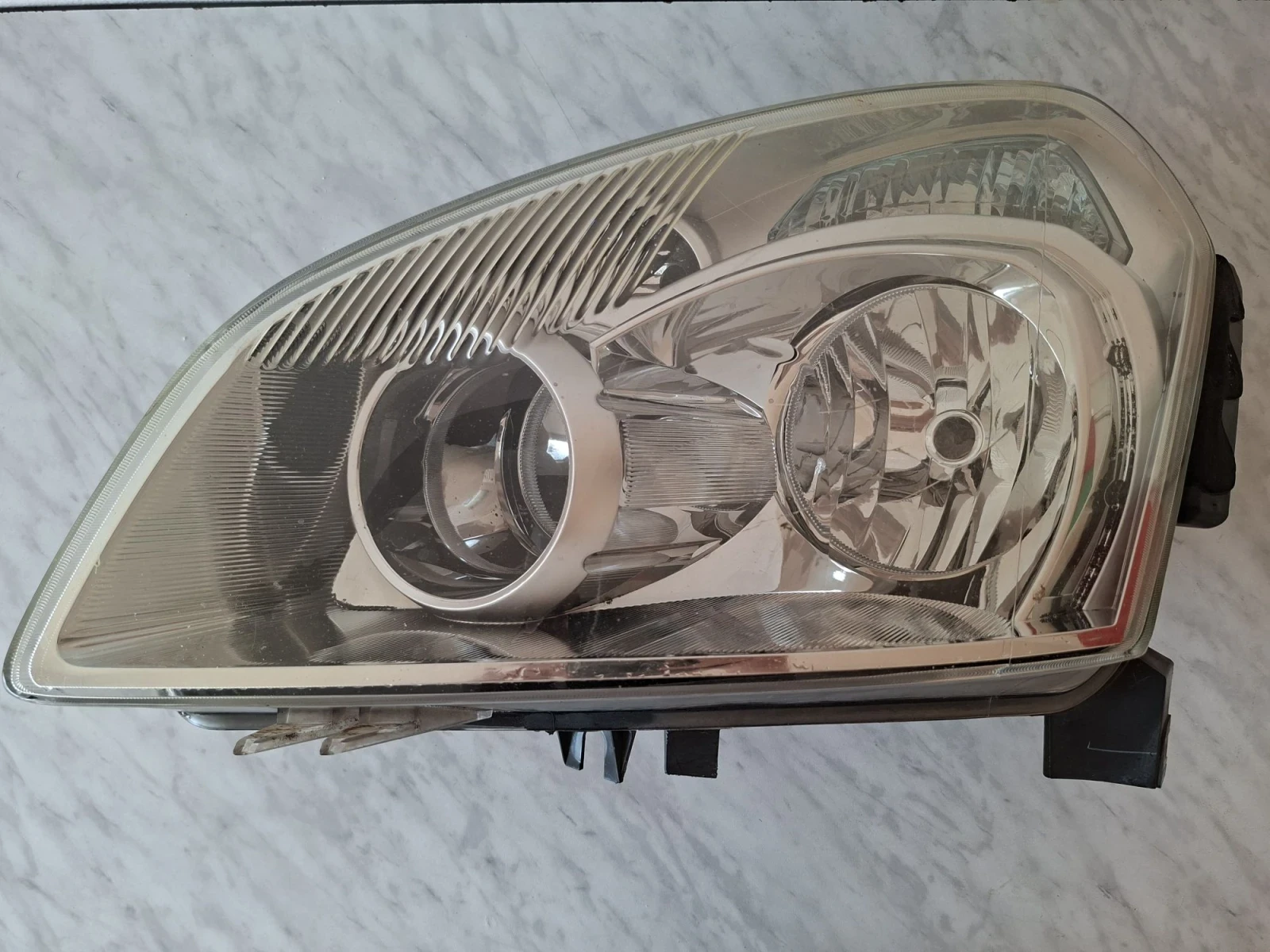 Оригинал фарове Nissan Qashqai J10 2009 фарове Нисан Кашкай Hella H7