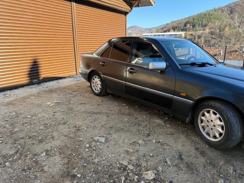 Mercedes-Benz C 200, снимка 2 - Автомобили и джипове - 48090725