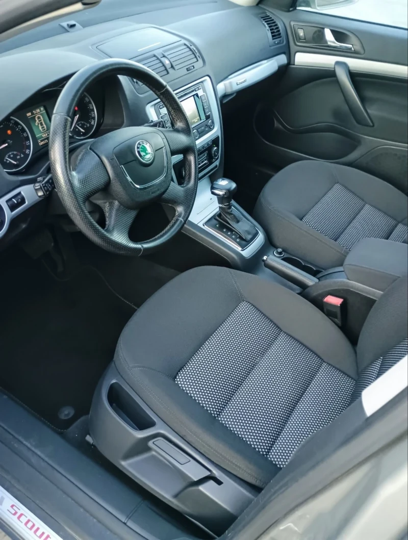 Skoda Octavia SCOUT * 4X4 * АВТОМАТ DSG-6 * 180000km * УНИКАТ * , снимка 8 - Автомобили и джипове - 53090820