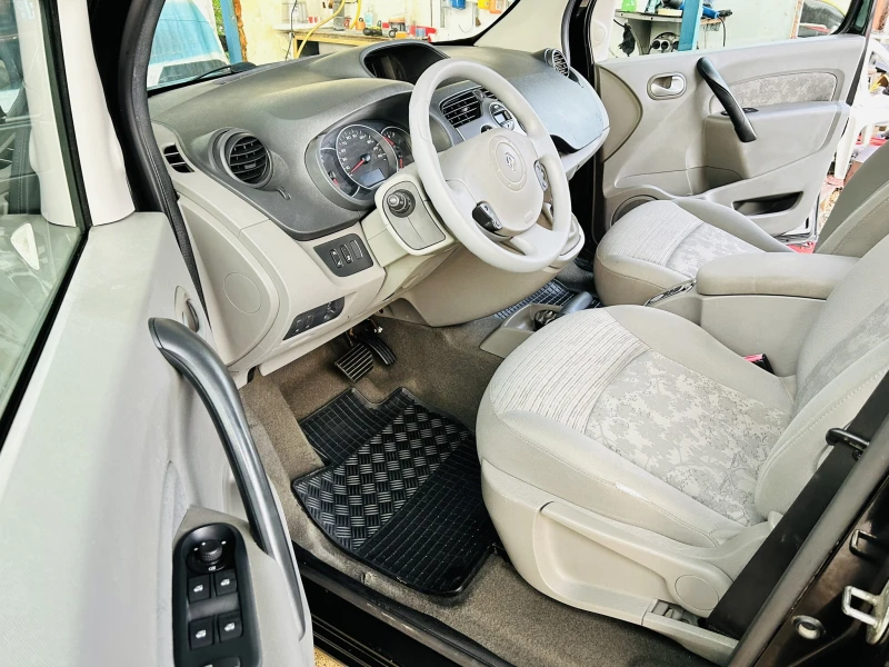 Renault Kangoo 1.6i* Automat* Navi* Pano* Tempomat, снимка 9 - Автомобили и джипове - 53264879