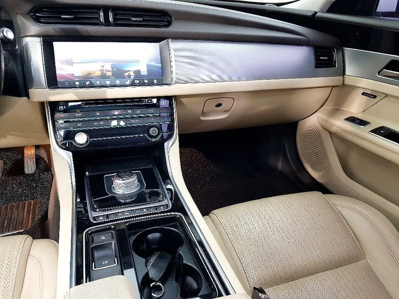 Jaguar Xf 2.0 Automatic, снимка 12 - Автомобили и джипове - 55926618