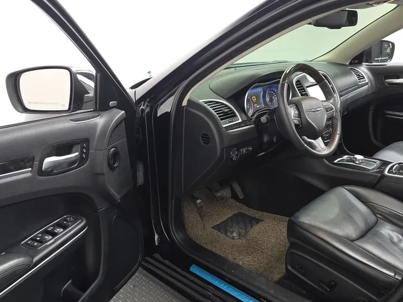Chrysler 300c 3.6 - САМО 30% АВАНС, снимка 10 - Автомобили и джипове - 55991304